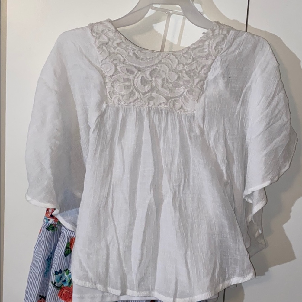 Amy Byer flowy side arm tie boho shirt 💕
